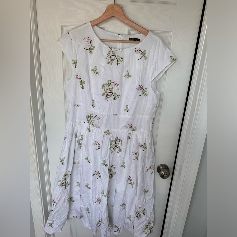Brooks Brothers white knee length dress with embroider flowers